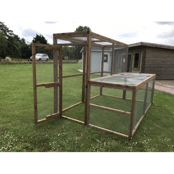 L- Shape Pet Rabbit Animal Run 8ft x 6ft with Small Hatch. 